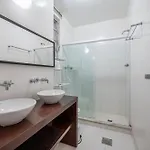 Apto Em Copacabana Com Area Externa